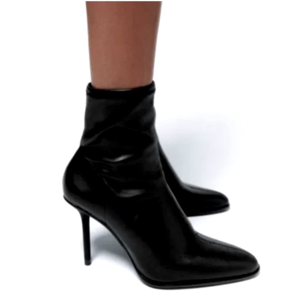 ZARA ANKLE HEELED BOOTIE SIZE 7.5  US or EU 38 - Picture 3 of 10